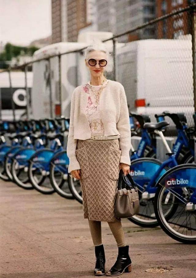 就服这位"国外老奶奶",60 依旧美得惊艳_rodin_linda_黑色