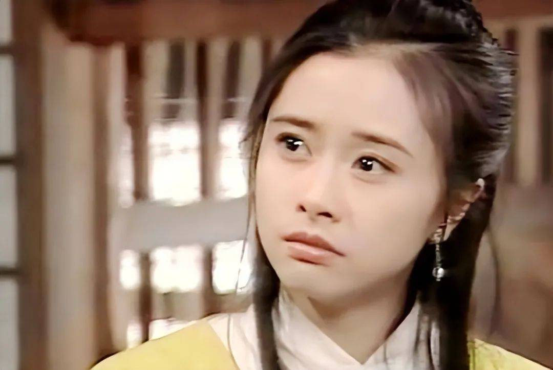 开始转向内地发展,她在《连城诀》中担任女一号,饰演的戚芳深入人心