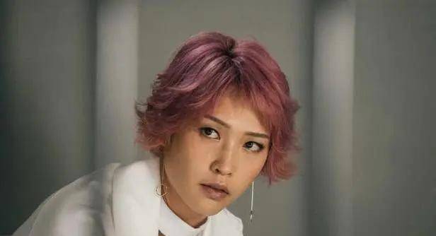 《使徒行者3》的推出,在《使徒行者2》饰演刑事情报科指挥官madam