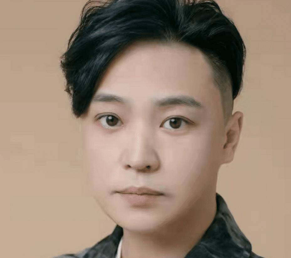 她表示,姜玉阳先是以结婚为目的与她同居,后又在她怀孕期间实施家暴