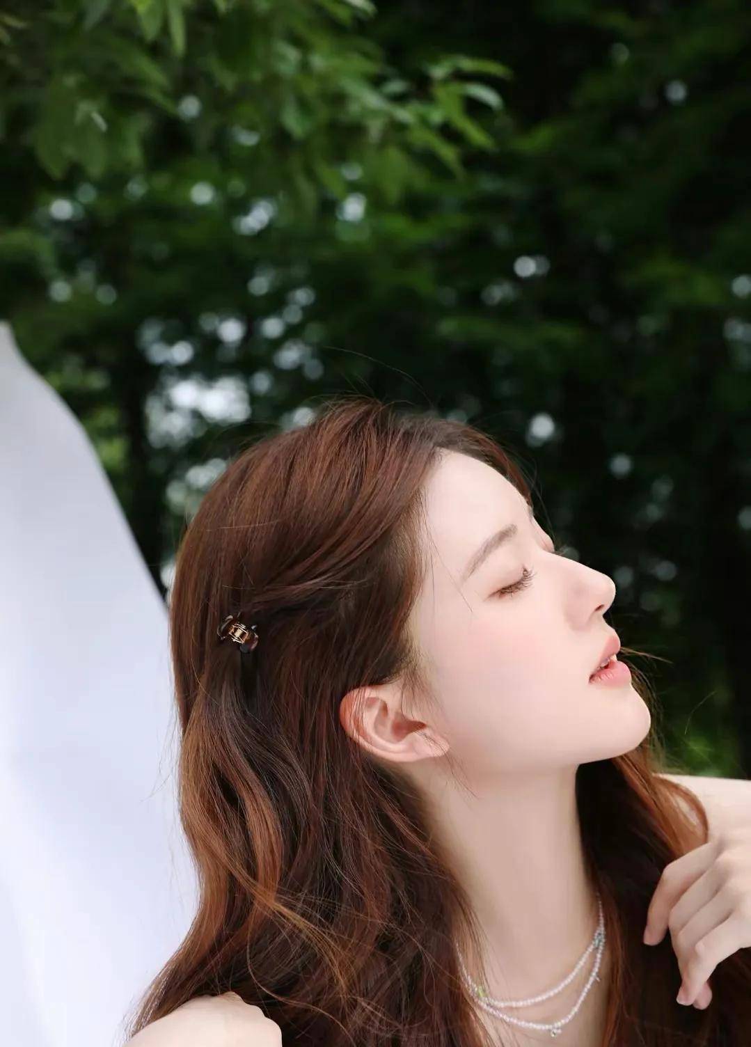 原创赵露思清新可爱肤如凝脂眉眼如画这样的姑娘谁能不爱