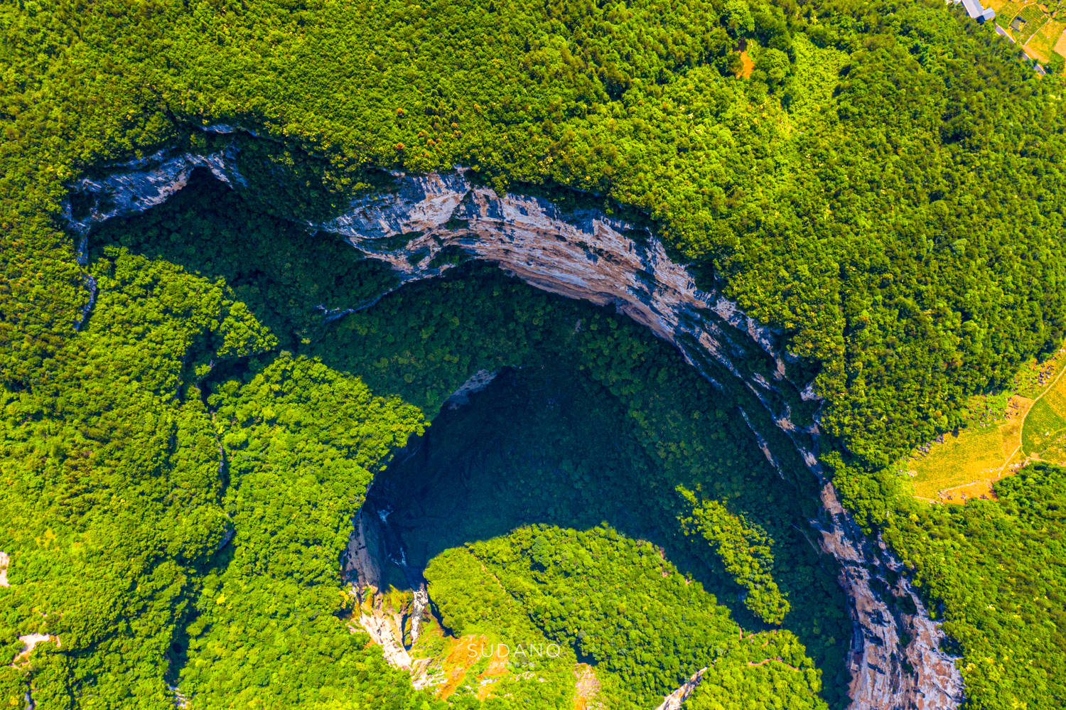 重庆奉节发现“外星人的地球工厂”？科研人员：这世界最大漏斗天坑