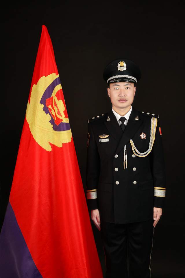公安部直属机关优秀青年赵云强:一身警服展风采 从此警营书担当_工作