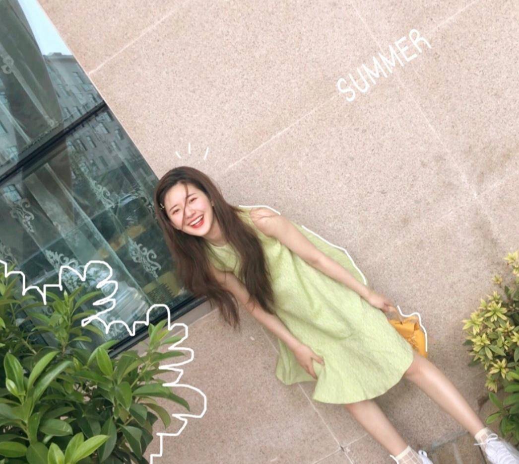 原创美人胚子赵露思真是个磨人的小妖精穿衣品味真的太优越
