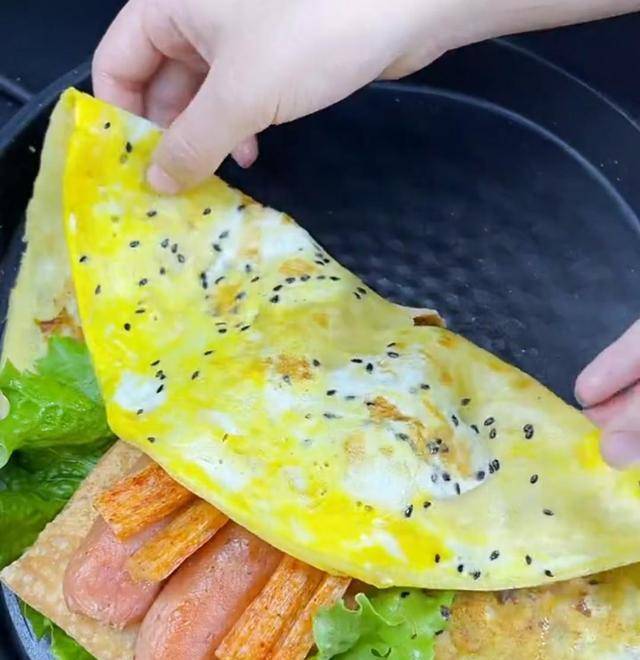 原创
杂粮煎饼的做法,中华传统小吃,很多人喜欢吃,促进消化营养美味