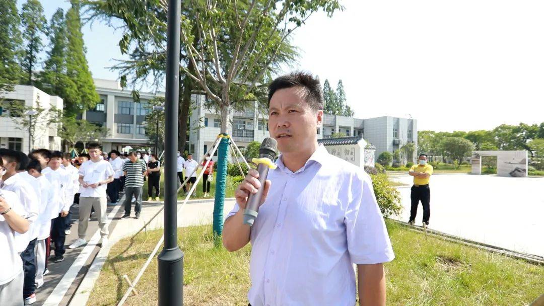 原创南京市八卦洲中桥中学中考在即送考仪式火力满满