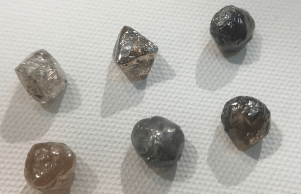 原创45亿公里外海王星真实影像不计其数的钻石持续百年的风暴