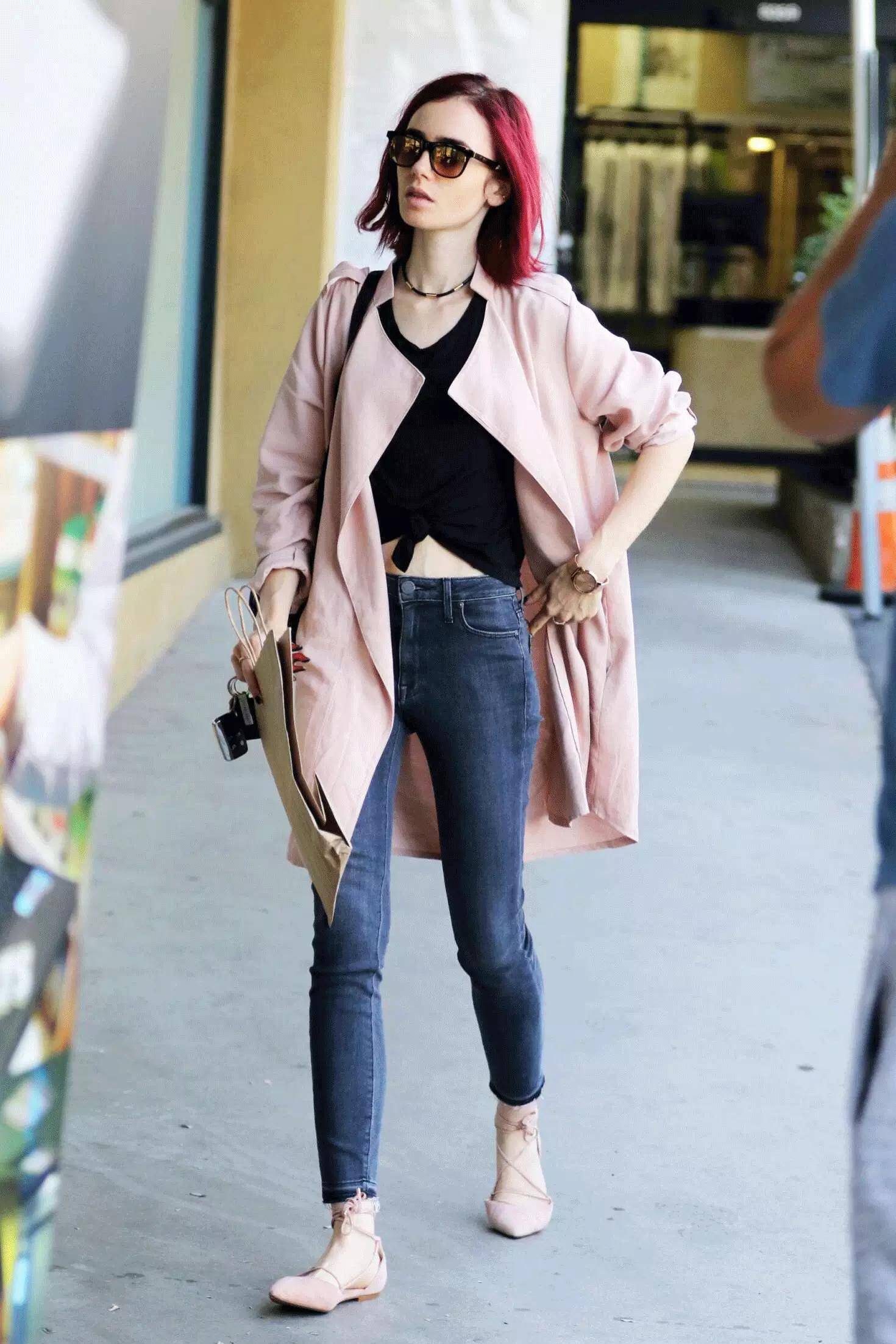 lily collins,能穿得跟花瓶一样美也是种本事_名媛_时尚_大牌