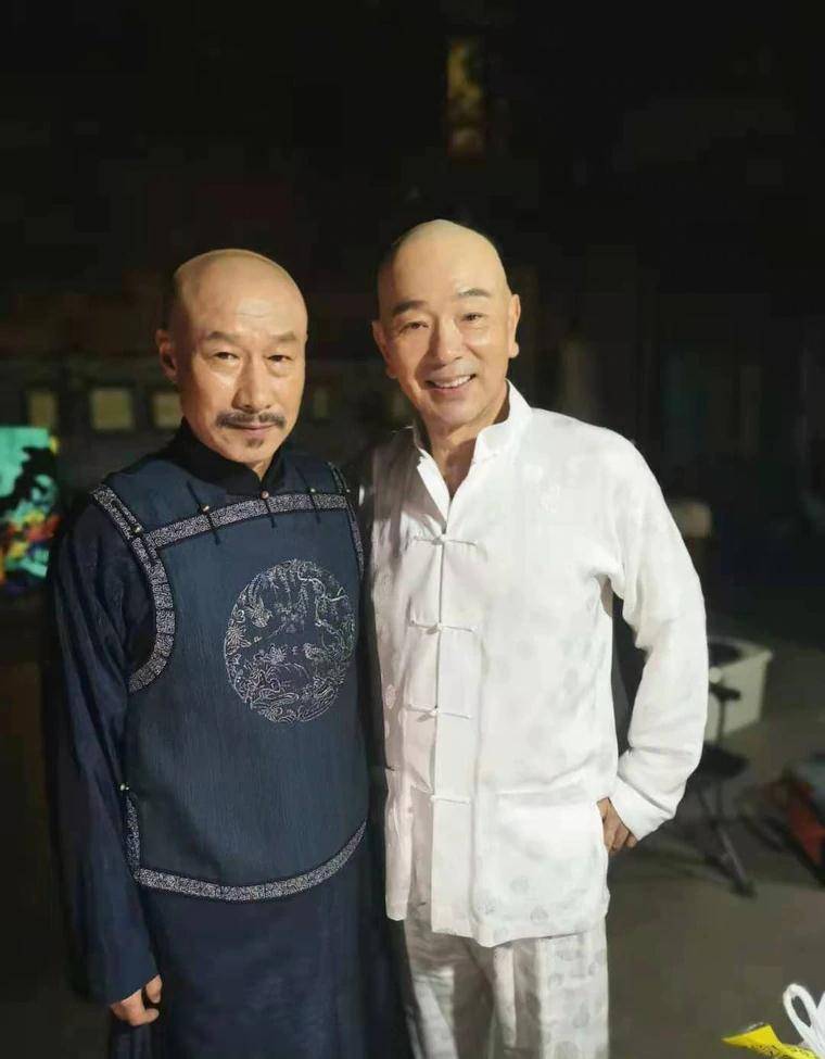 原创64岁张晨光变肌肉男体脂降到17穿起古装身型挺拔又漂亮