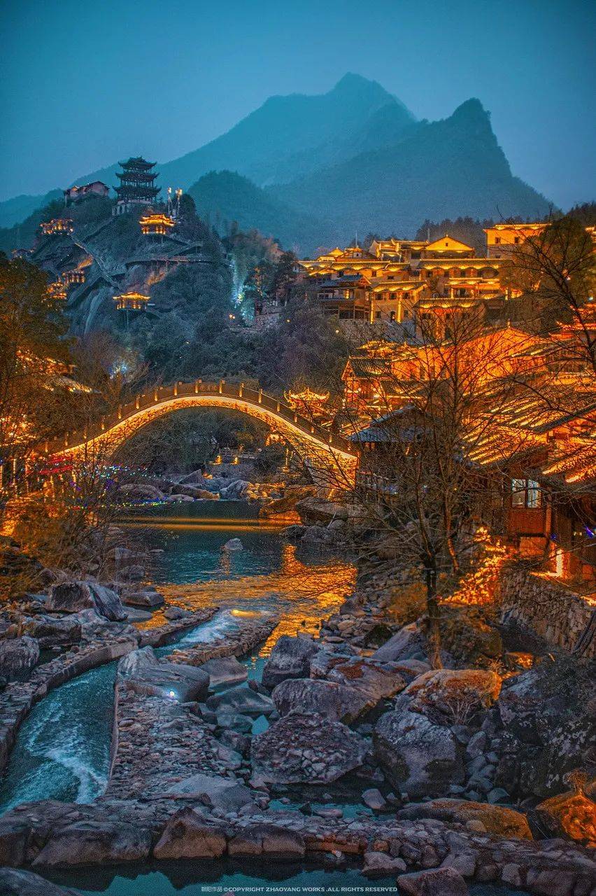 中国又一美景地刷屏外网耗资26亿悬崖上的仙侠世界网友神仙住的地方