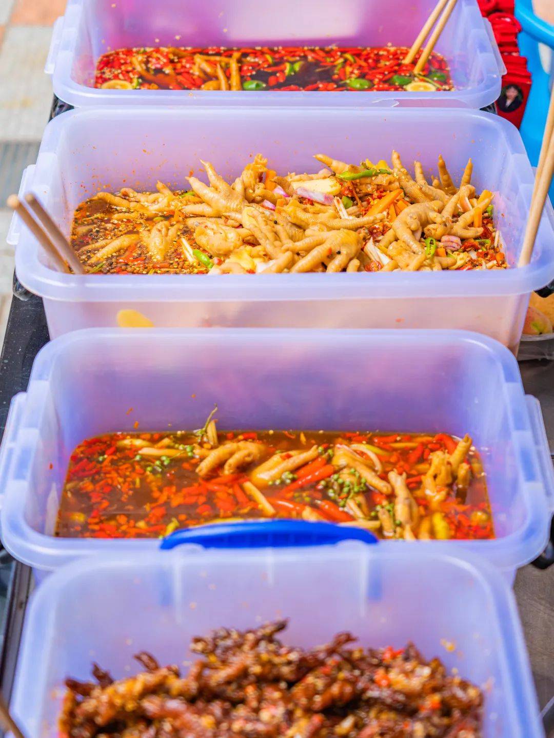 弥勒大名鼎鼎的小吃街,靠几个摊摊和奶茶店,火爆红河州_李红英_洋芋