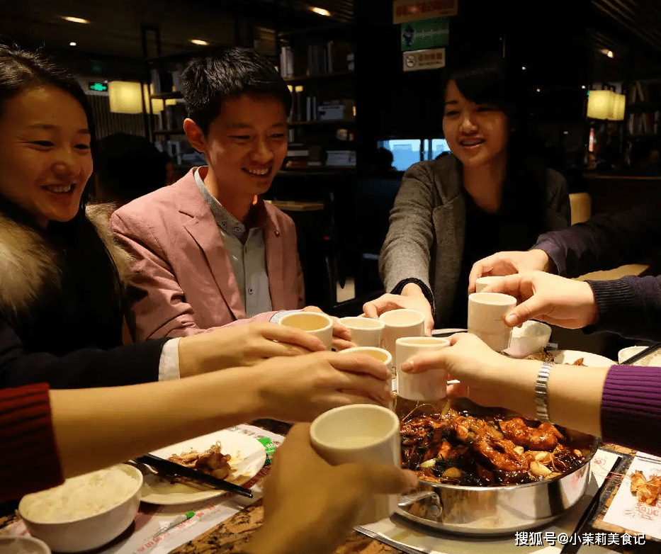 原创请人喝酒不会说开场白行家教你4句话让客人对你高看一眼