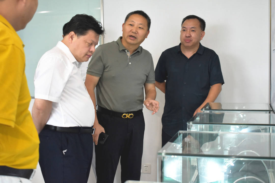 随后,尹书记,龙县长等领导一同来到了位于大亚湾石化区的杜科新材料