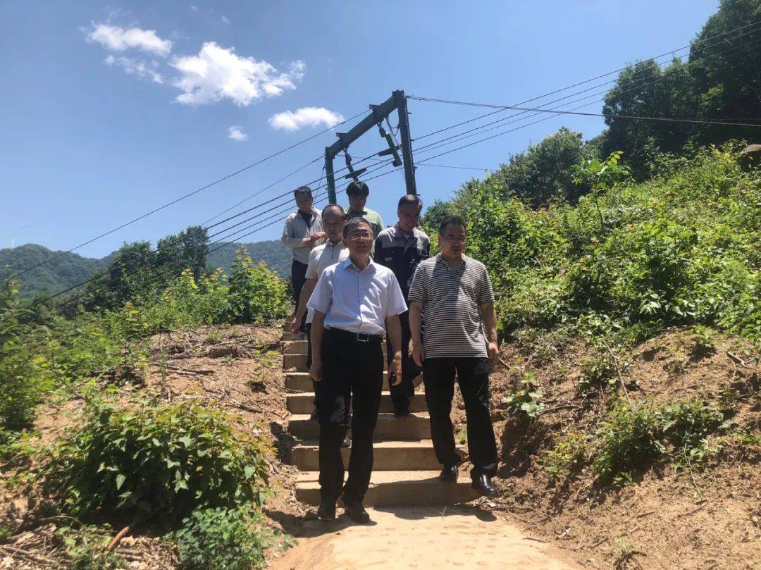 陕旅集团党委委员董事副总经理李献峰深入骏景索道公司项目一线实地