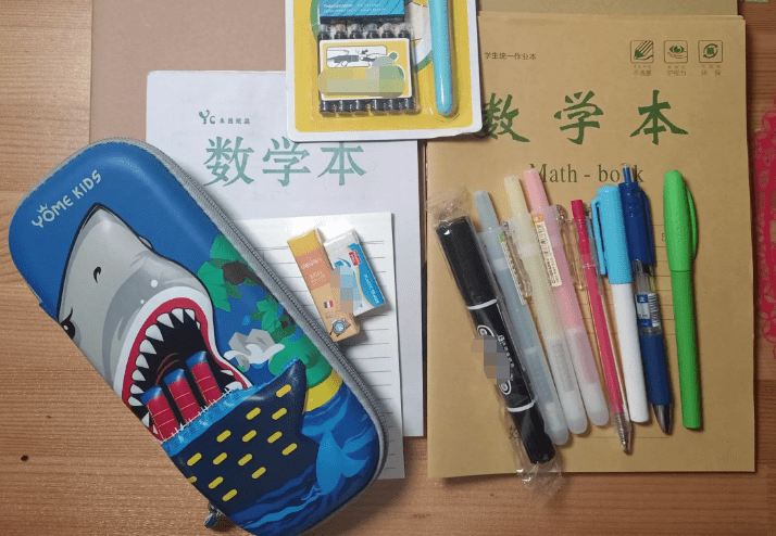 原创笔杆中藏着刀尖孩子书包里的伪装文具既耽误学习又很危险