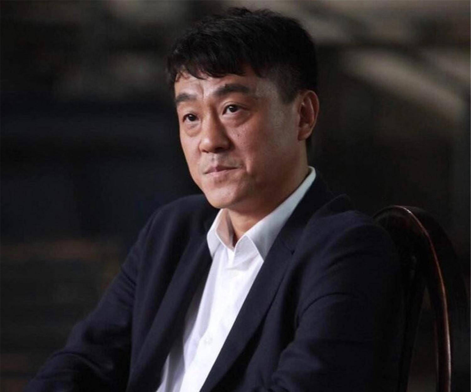 成的何冰:35岁出道,参影无数却难火,终于凭两部剧成名_表演_什么_何兵