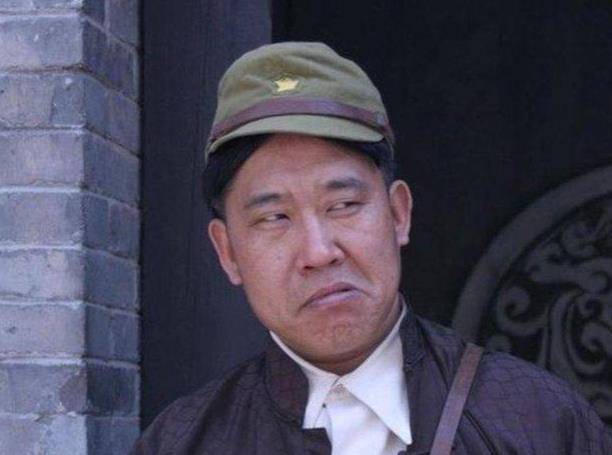 原创被人称作中国第一丑星他却毫不在意看到他女儿长相就懂了