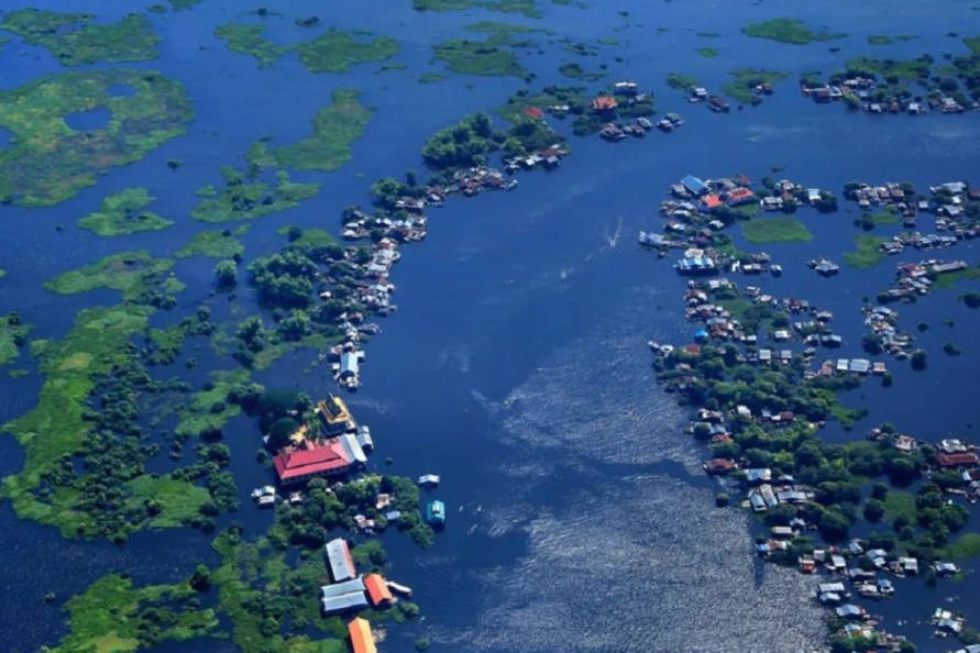 70万人“飘浮”在东南亚最大淡水湖上，无身份无国籍无人问津，怎么回事？