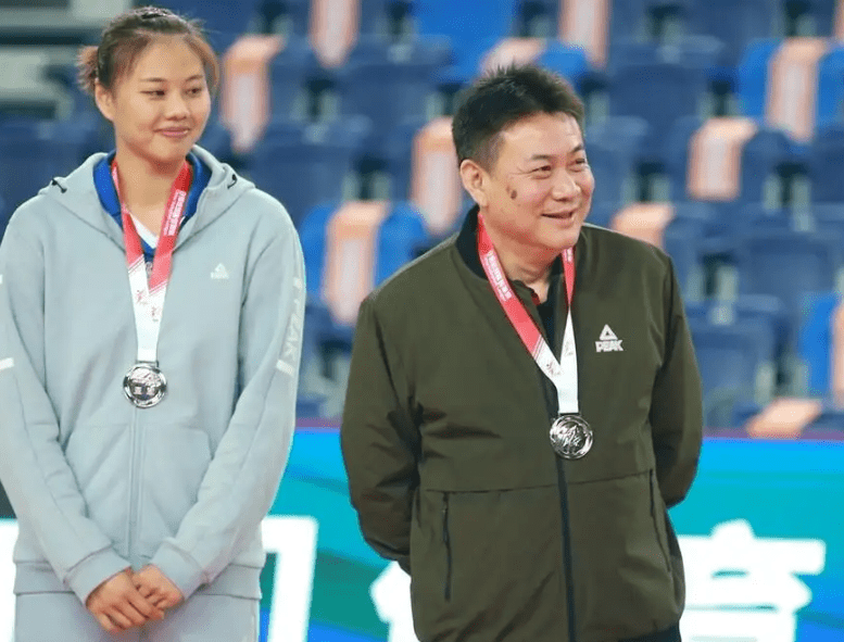 中国女排vs加拿大,主帅蔡斌或再度缺席,球迷担心!_比赛_主教练_袁志来