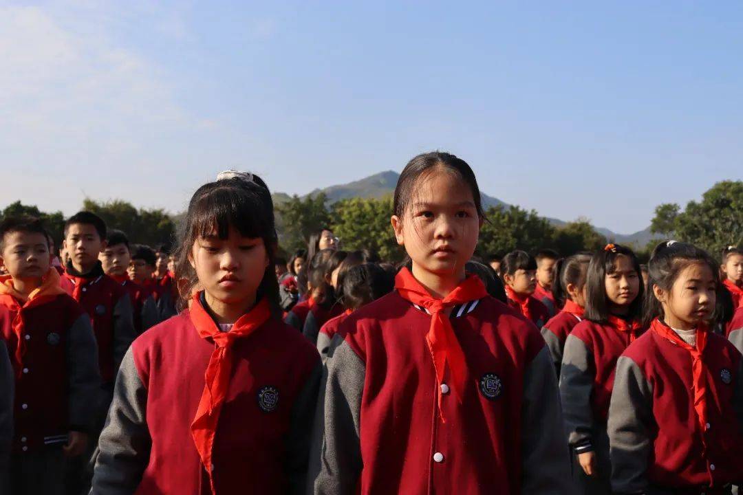 走进德成成就未来德成中英文学校定于7月5日举行各年级新生信息采集