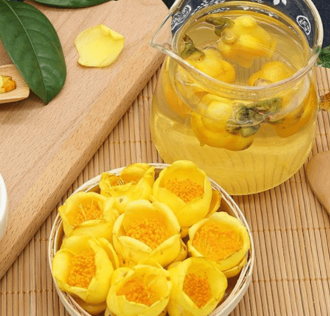 根据查询的资料所得,金花茶小小的花瓣富含四百多种营养物质,这些营养