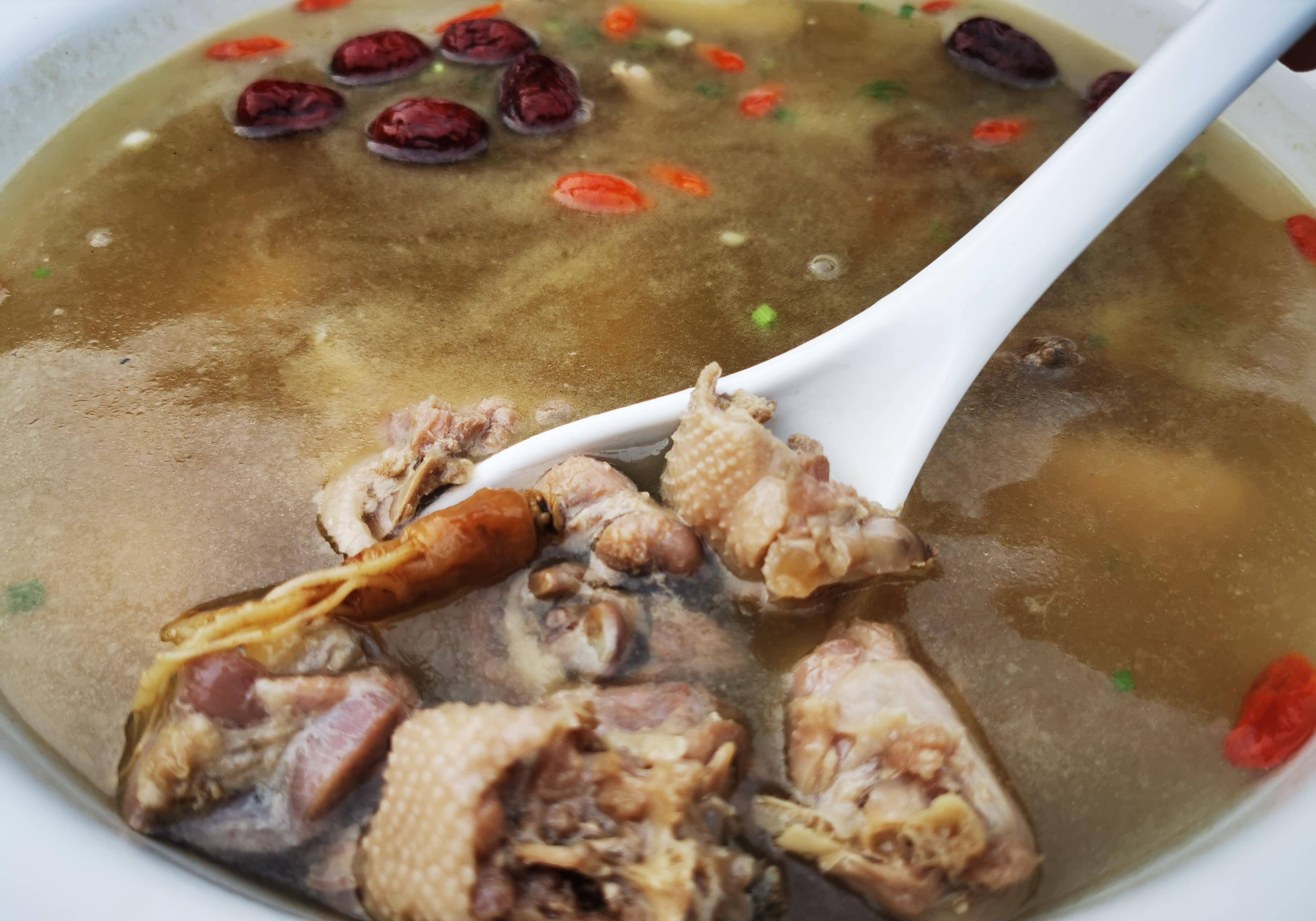 老母鸡扛枪,蒜香鱼,方块肉……这几道农家菜,地道又好吃_味道_总管家