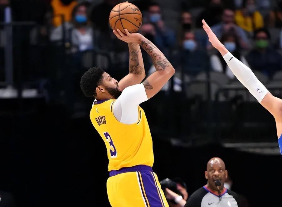 浓眉这是怎么了?_史密斯_训练_投篮