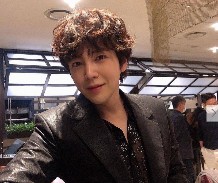 韩流鼻祖张根硕终于漂亮成功穿时尚衬衣一点不油腻不如年轻美