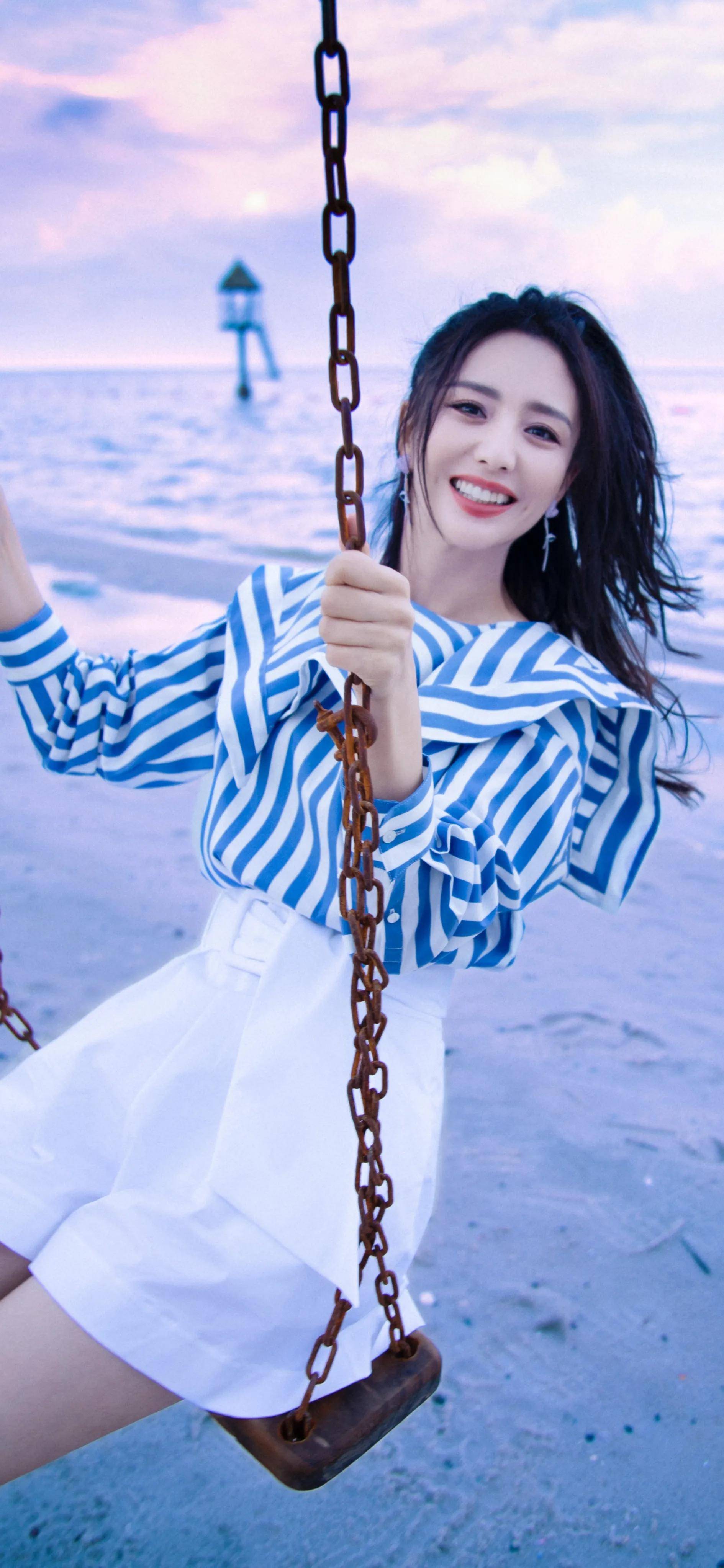 原创佟丽娅近照风格大变率性又洒脱染粉发变辣妹网友美回巅峰