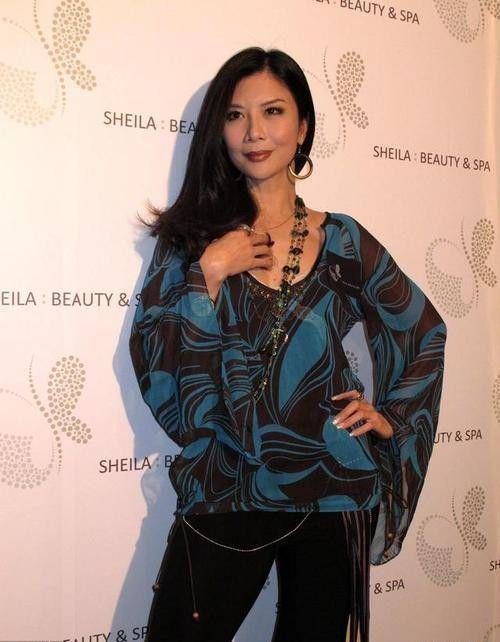 原创吴家丽完美诠释什么叫时尚犹存近60全身透着荷尔蒙的气质