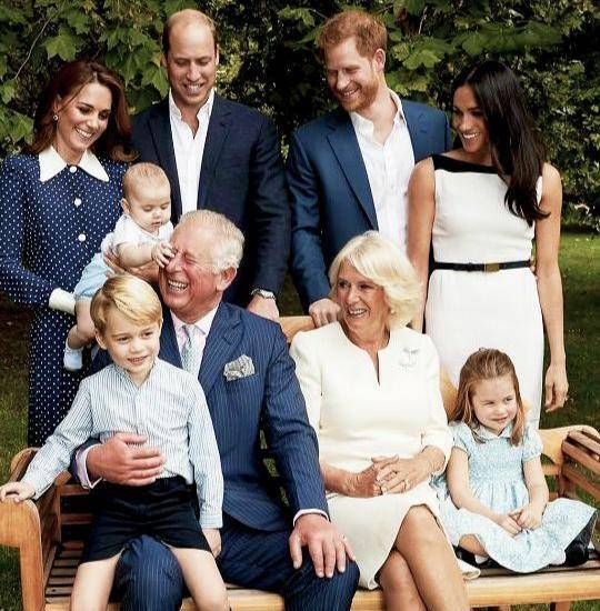 莱西解释说,作为王室父母,凯特和威廉都致力于确保他们的三个孩子都能