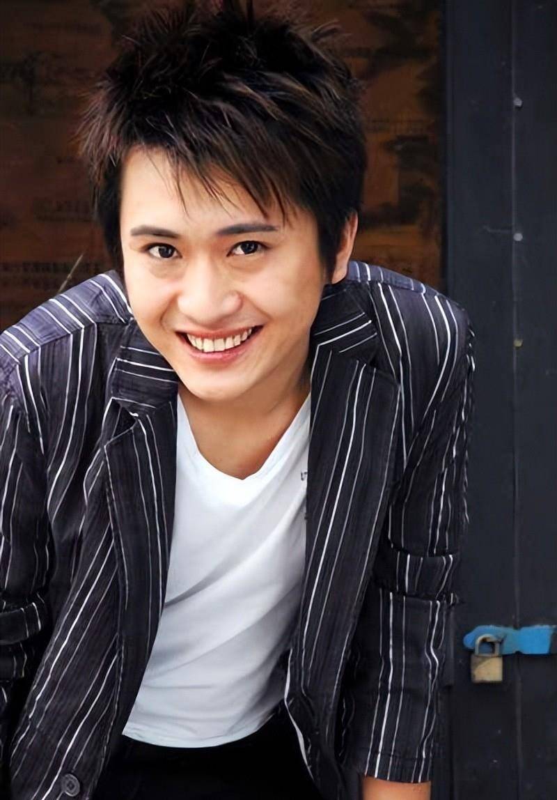 原创杨帆妻子李枫长相平平生两女被他当成宝她到底有什么魅力