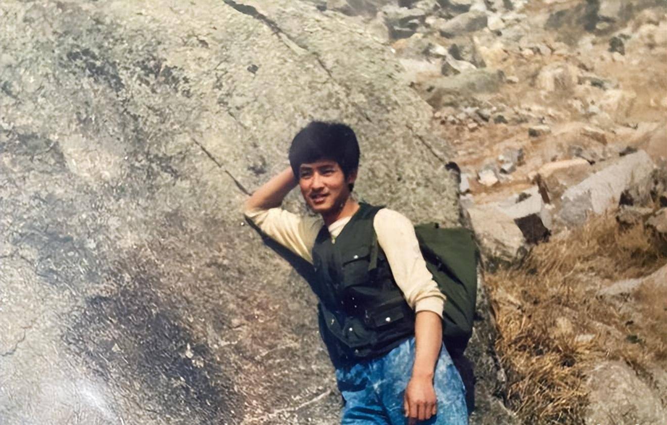 闯一闯看着手里的杂志上的消息,郭晓东年轻的心开始躁动起来无意间