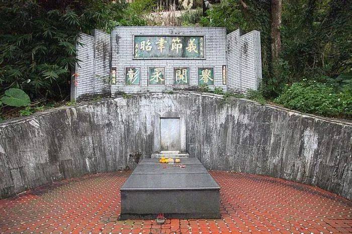 红卫兵挖蒋介石母亲墓图片