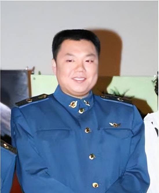 李大嘴姜超相亲20次娶胖妻38岁才得子蜗居生活也幸福