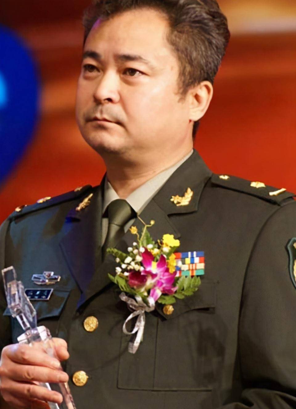 国家正师级演员58岁潘冬子祝新运恋爱也很幸福