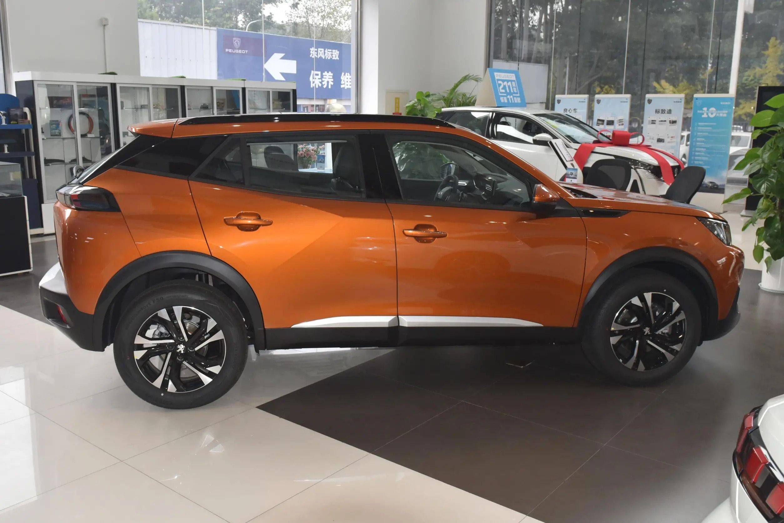 标致2008小型suv官方指导价997万油耗经济