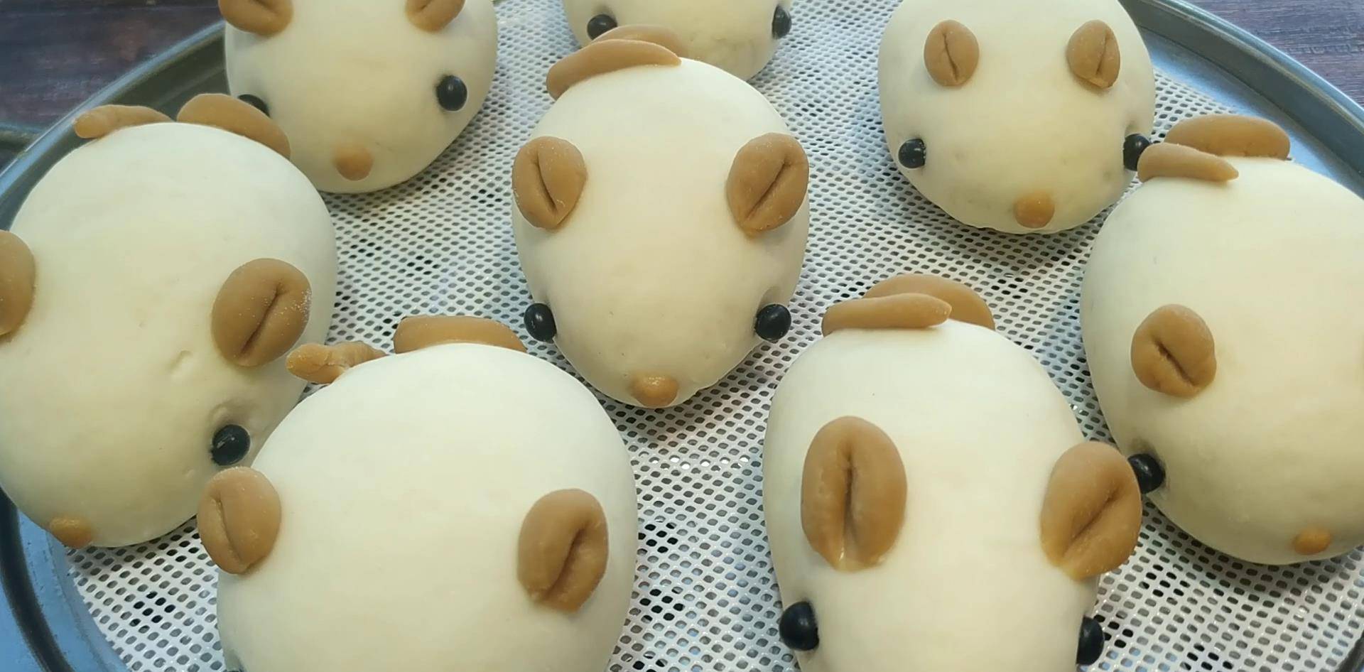 原创快过年了年夜饭蒸这款小老鼠馒头喜气洋洋吉祥如意真解馋