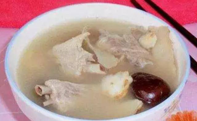 秋季多喝老鸭汤，这2种做法简单，鸭汤味甘生津，去燥润肺，很滋补