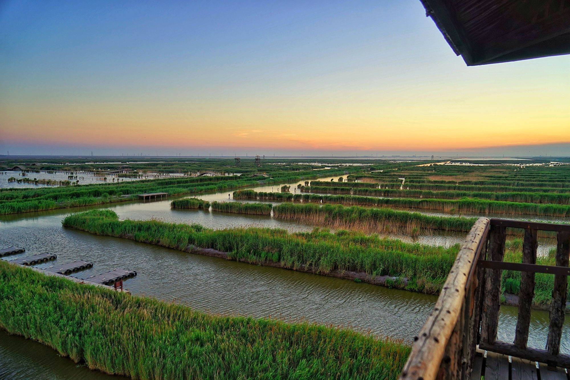 曹妃甸湿地景区位于唐山市唐海县曹妃甸,景区内有休闲度假区,体育运动