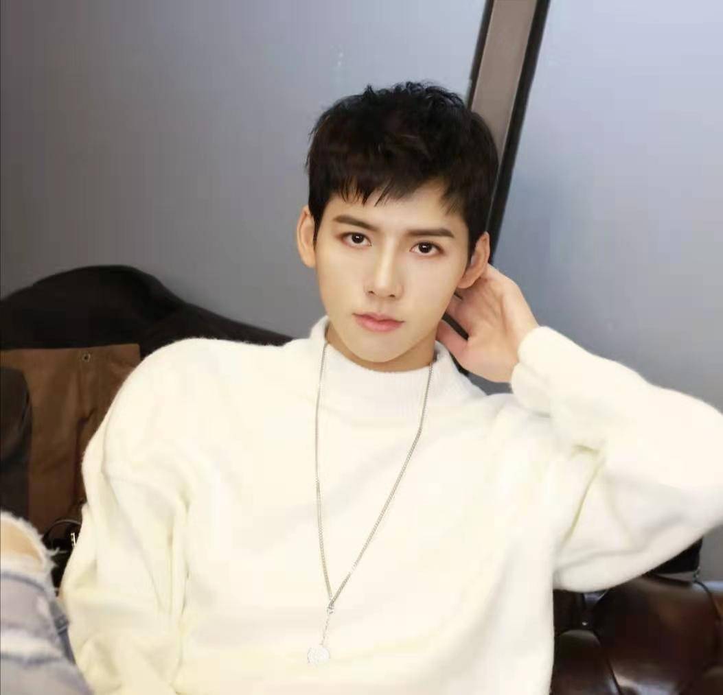 赵尧珂爆料消息一出,舆论哗然,无数网民涌入其评论区