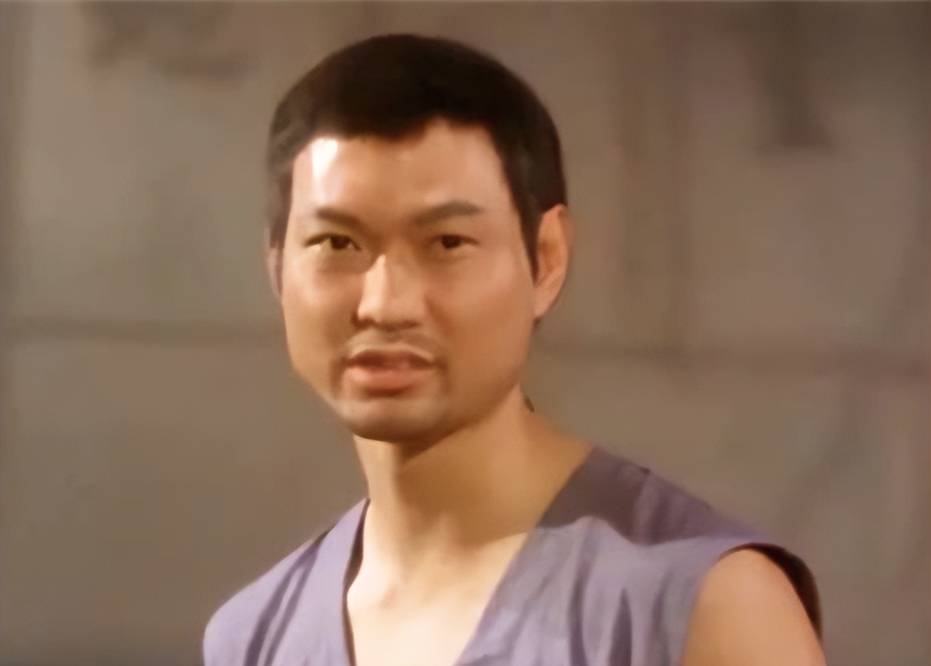 那些年他主演了《东方秃鹰》 《精武英雄》等电影,都有连续的动作戏.