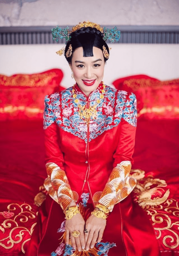 杨颖婚礼中式礼服图片