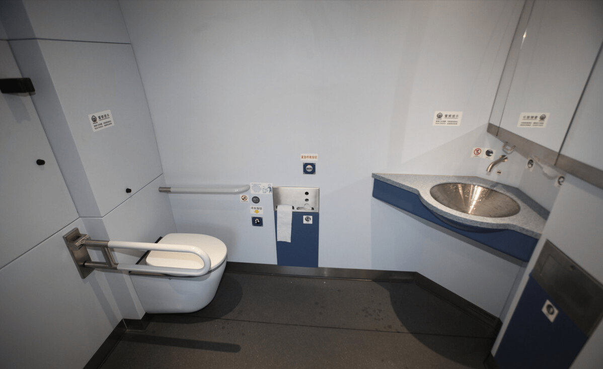 排泄物_列车员_厕所