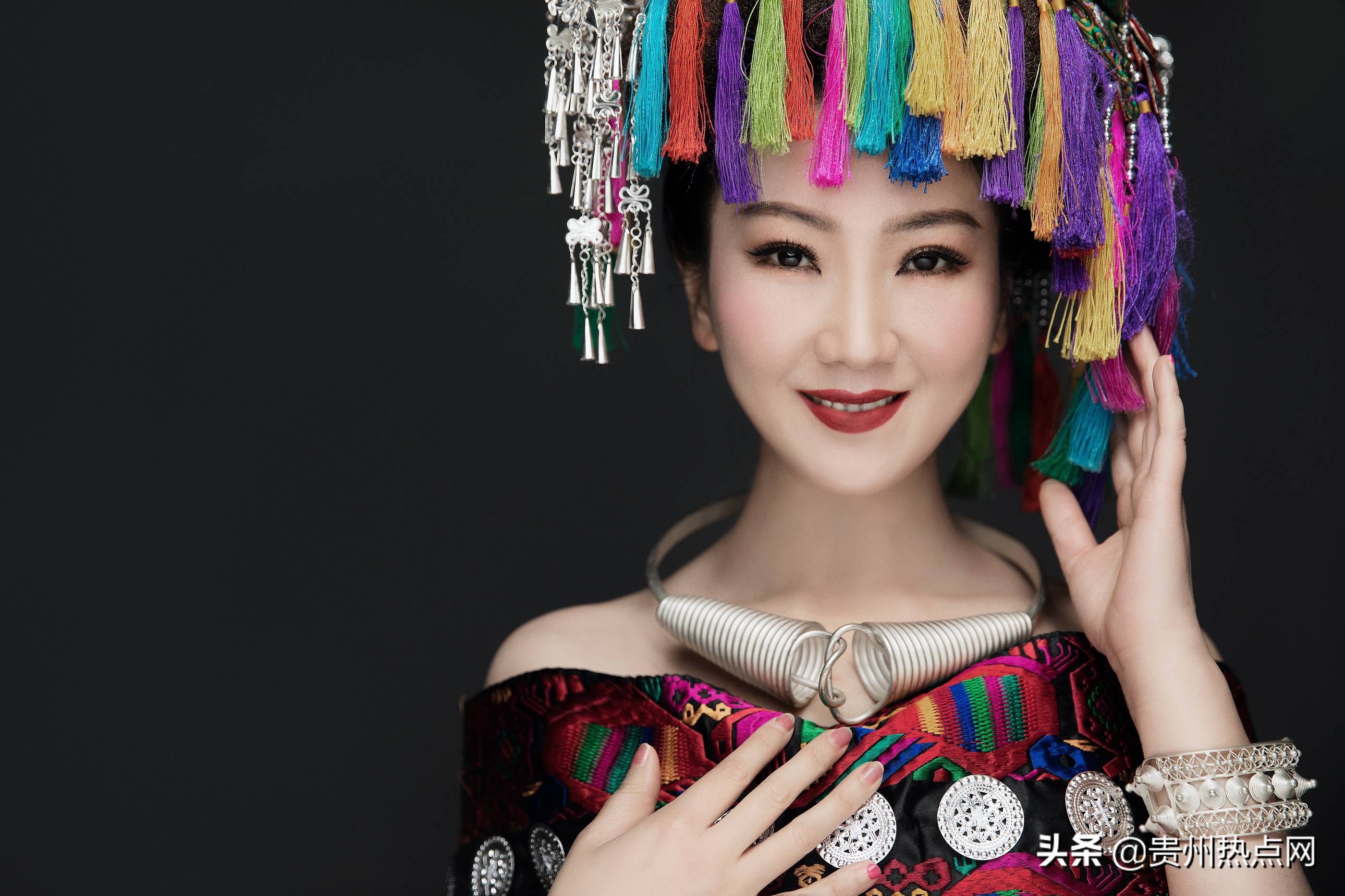 原创苗族美女歌手阿娜丹新歌蝶语即将发布新服火了