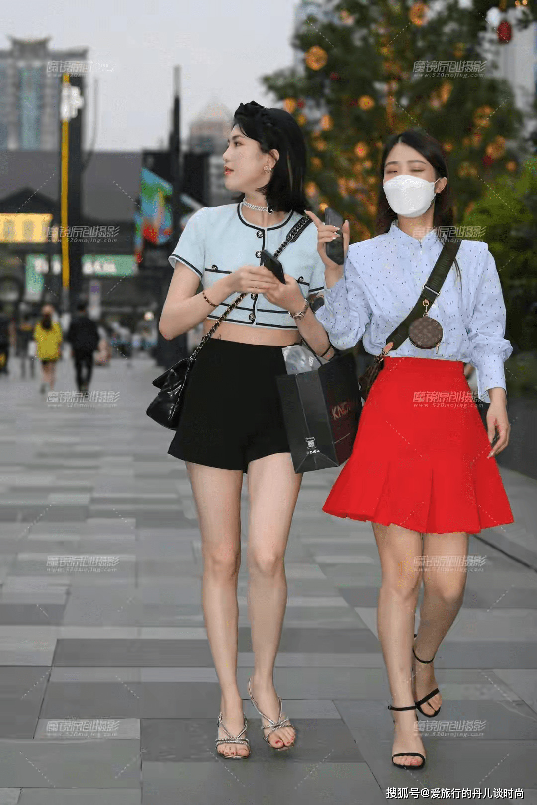 红色伞裙搭配蓝色立领碎花衬衫温柔甜美又有气场美得太高级