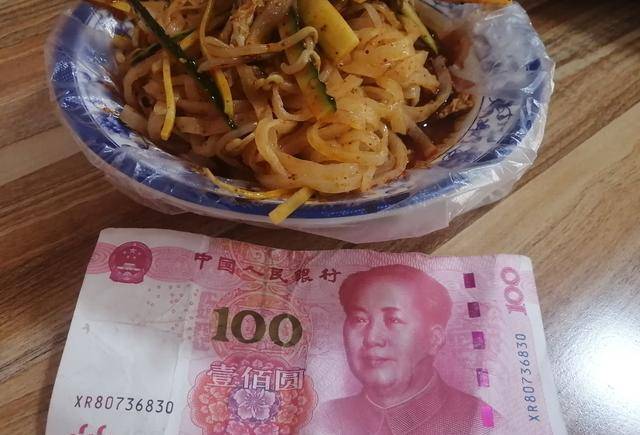 原创金木讲故事一个小店老板和100元假钞而背后的故事更加