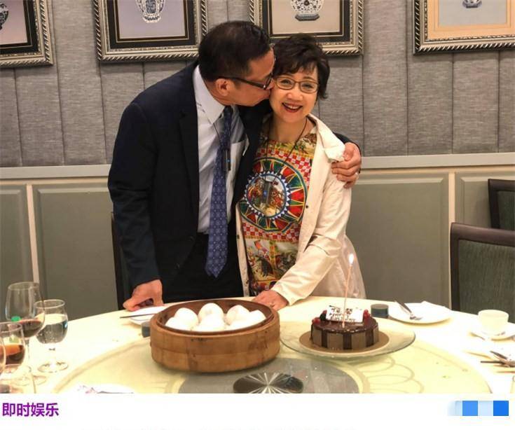 原创60岁张德兰近照罕曝光皮肤白皙少女感犹在结婚32年无子女