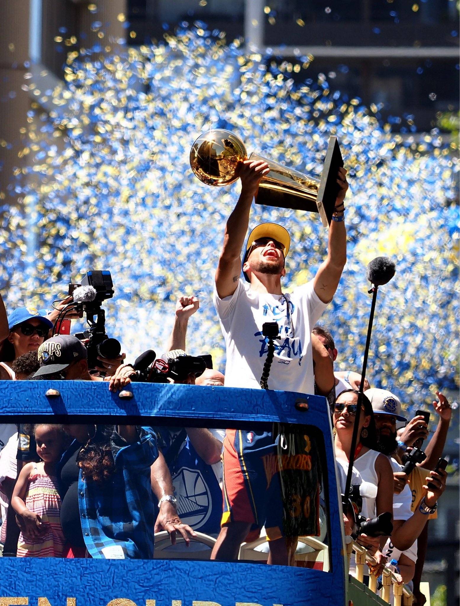 格林不满夺冠巡游缩水:大嘴被封恼火 遭嘲讽场均6分要低调_进行_勇士