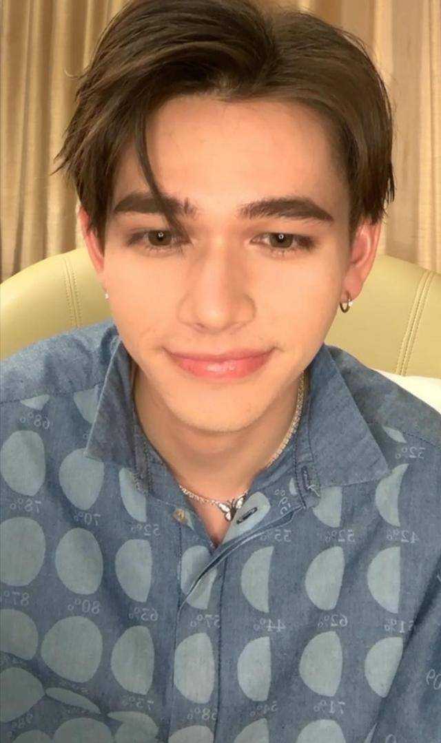 庆怜因为参加了创造营而人气高涨,在节目里面的表现非常好,他的性格也